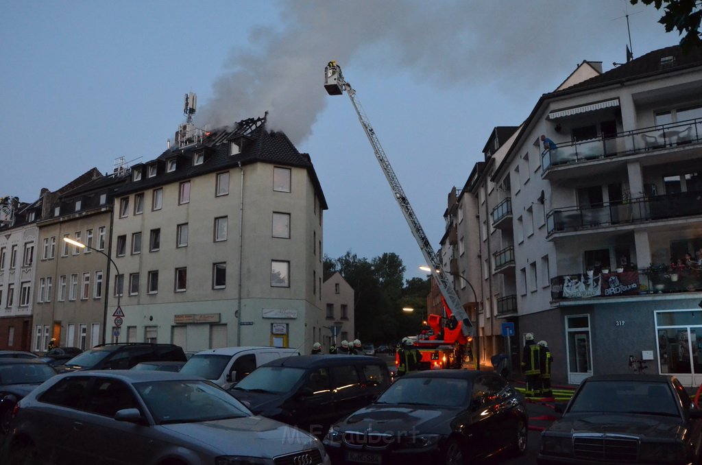 Feuer 3 Dachstuhl Koeln Buchforst Kalk Muelheimerstr P013.JPG